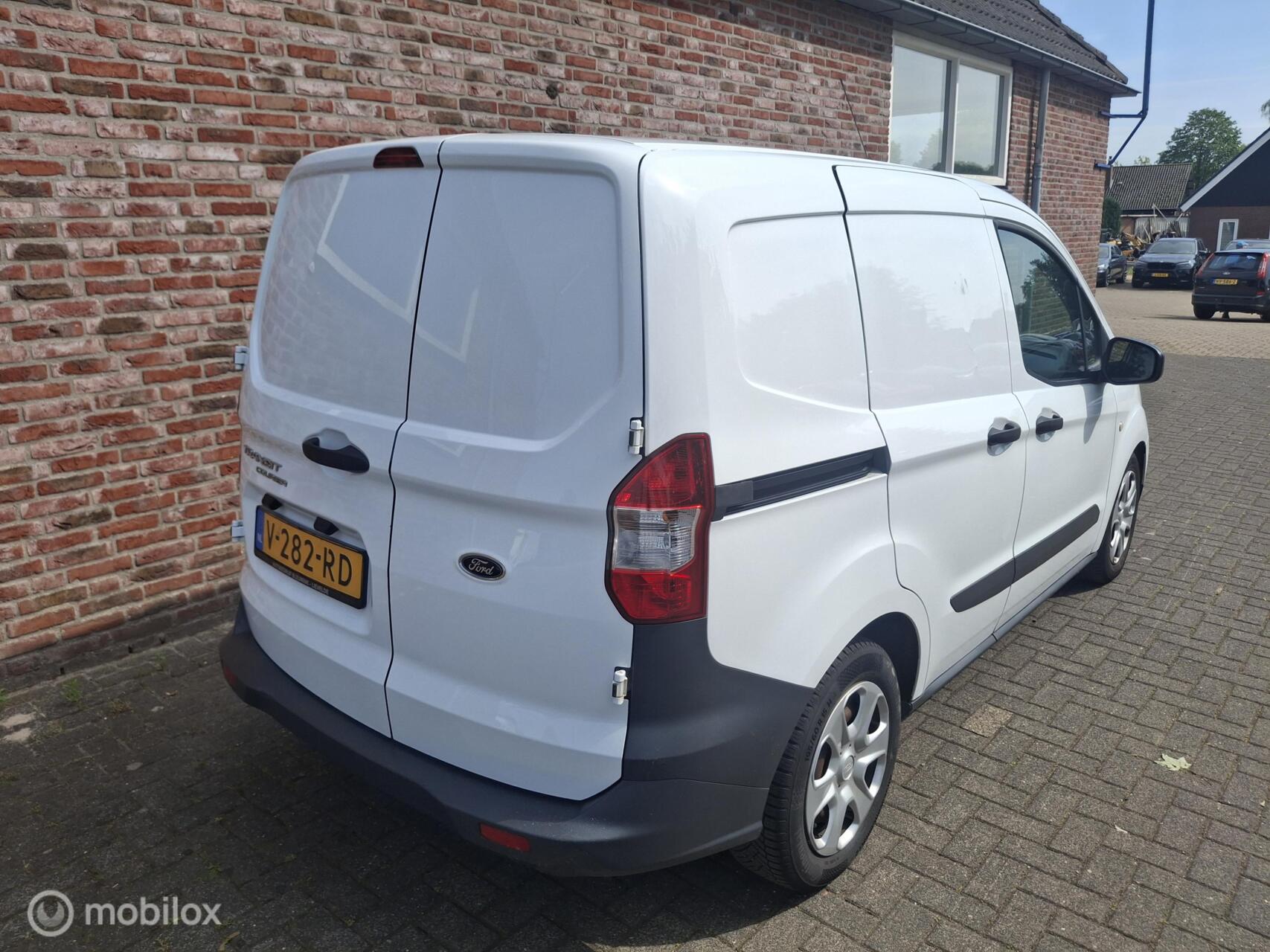 Foto van Ford Transit Courier