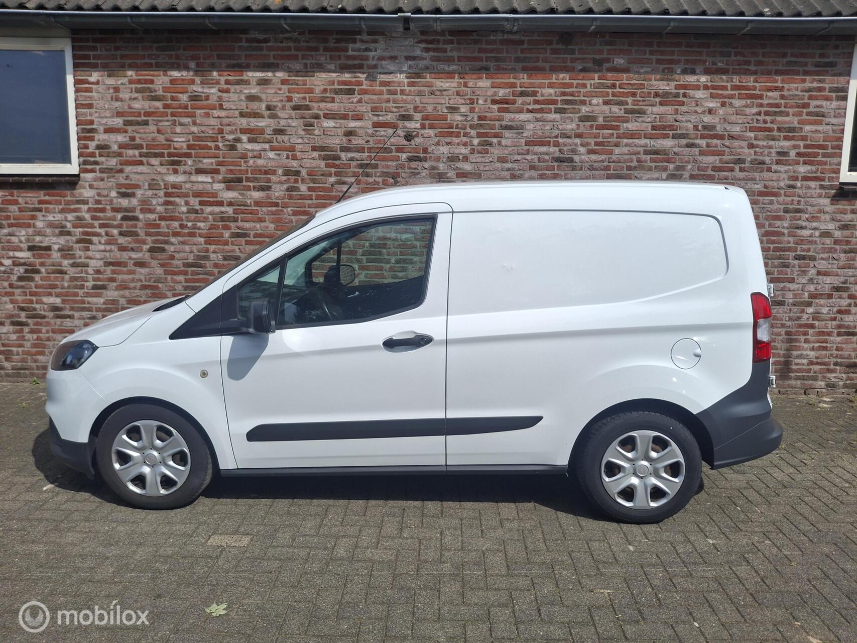 Foto van Ford Transit Courier