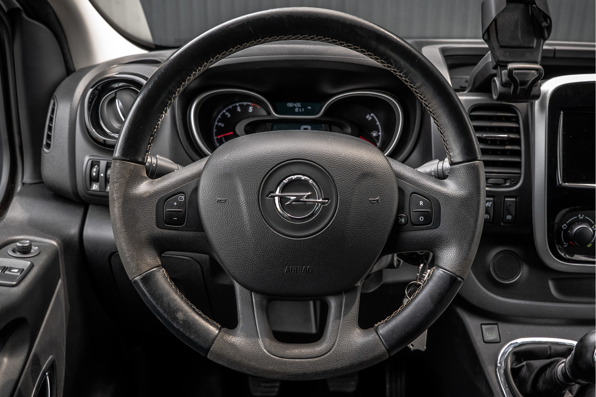 Foto van Opel Vivaro-b