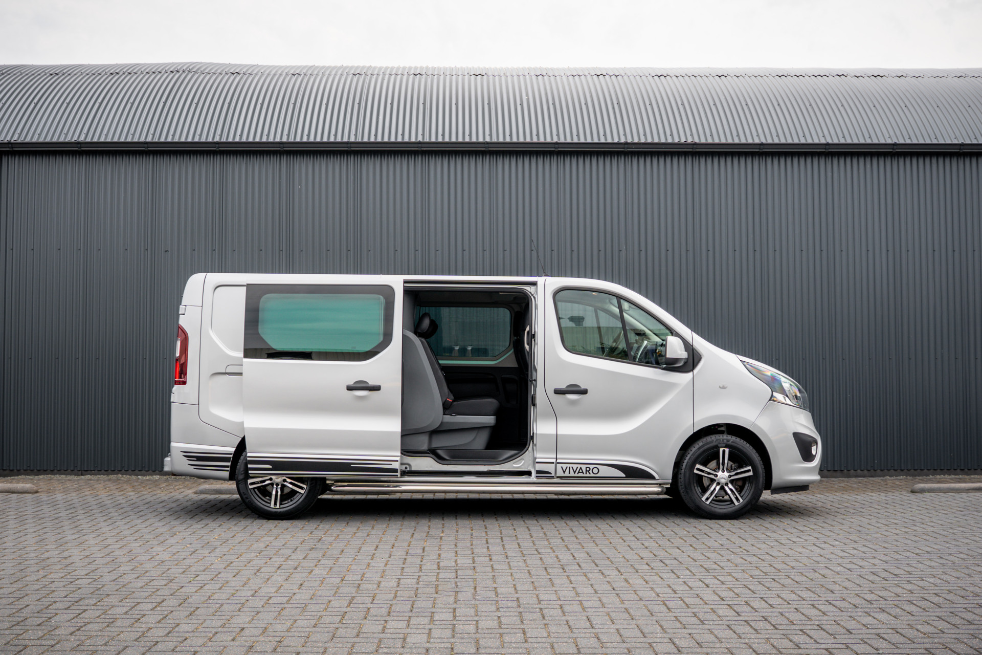 Foto van Opel Vivaro-b