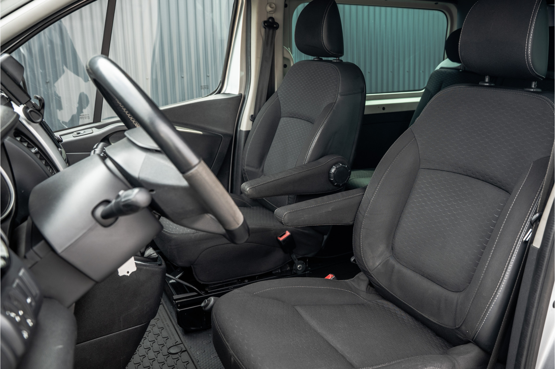 Foto van Opel Vivaro-b