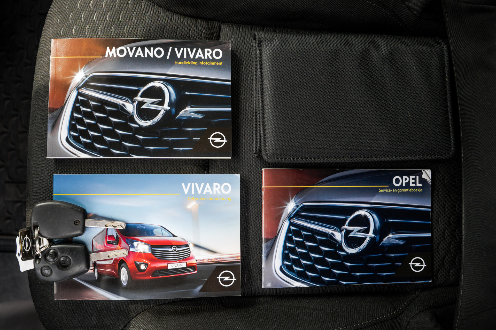 Foto van Opel Vivaro-b