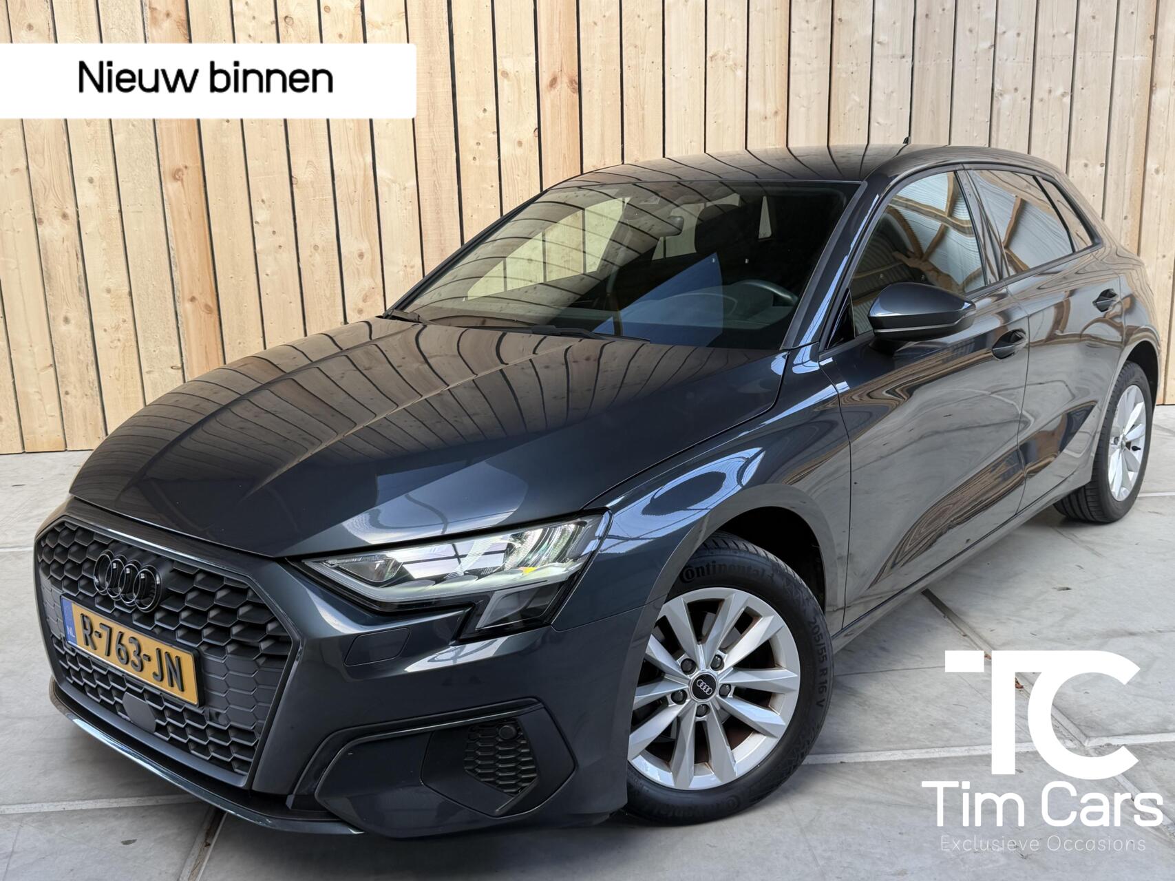 Audi A3 Sportback 30 TFSI Pro Line Automaat | Achteruitrijcamera | Apple CarPlay/Android Auto | Cruise control & climate control | DAB ontvanger | LED koplampen | Cruise control & climate control | Lane assist | Lichtmetalen velgen | Zwart optiek 2022 - voorkant