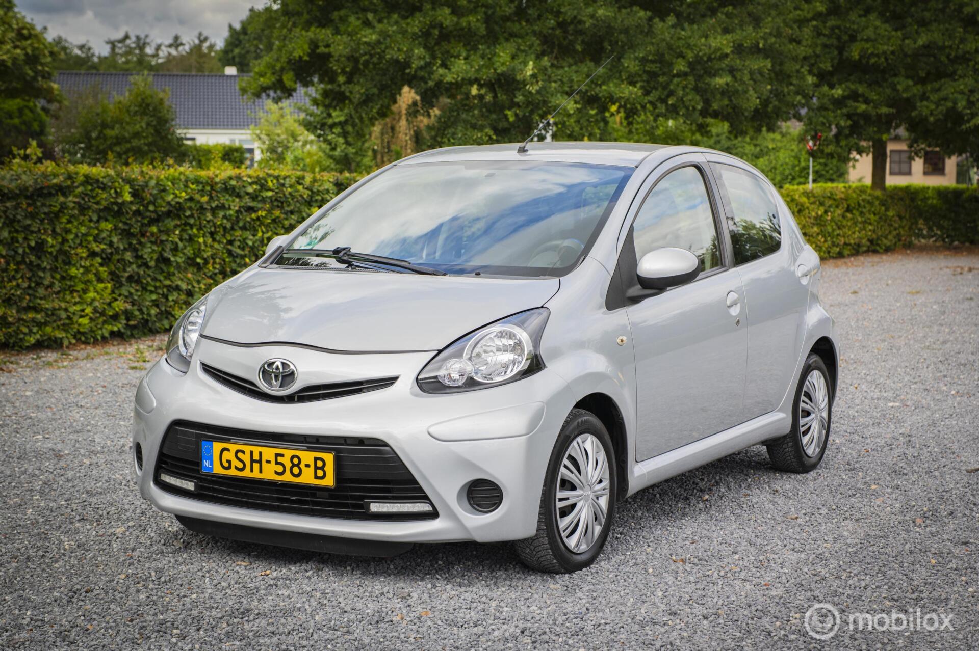 Toyota Toyota Aygo 1.0 VVT-i Now * AIRCO * NWE APK * 2013 - voorkant