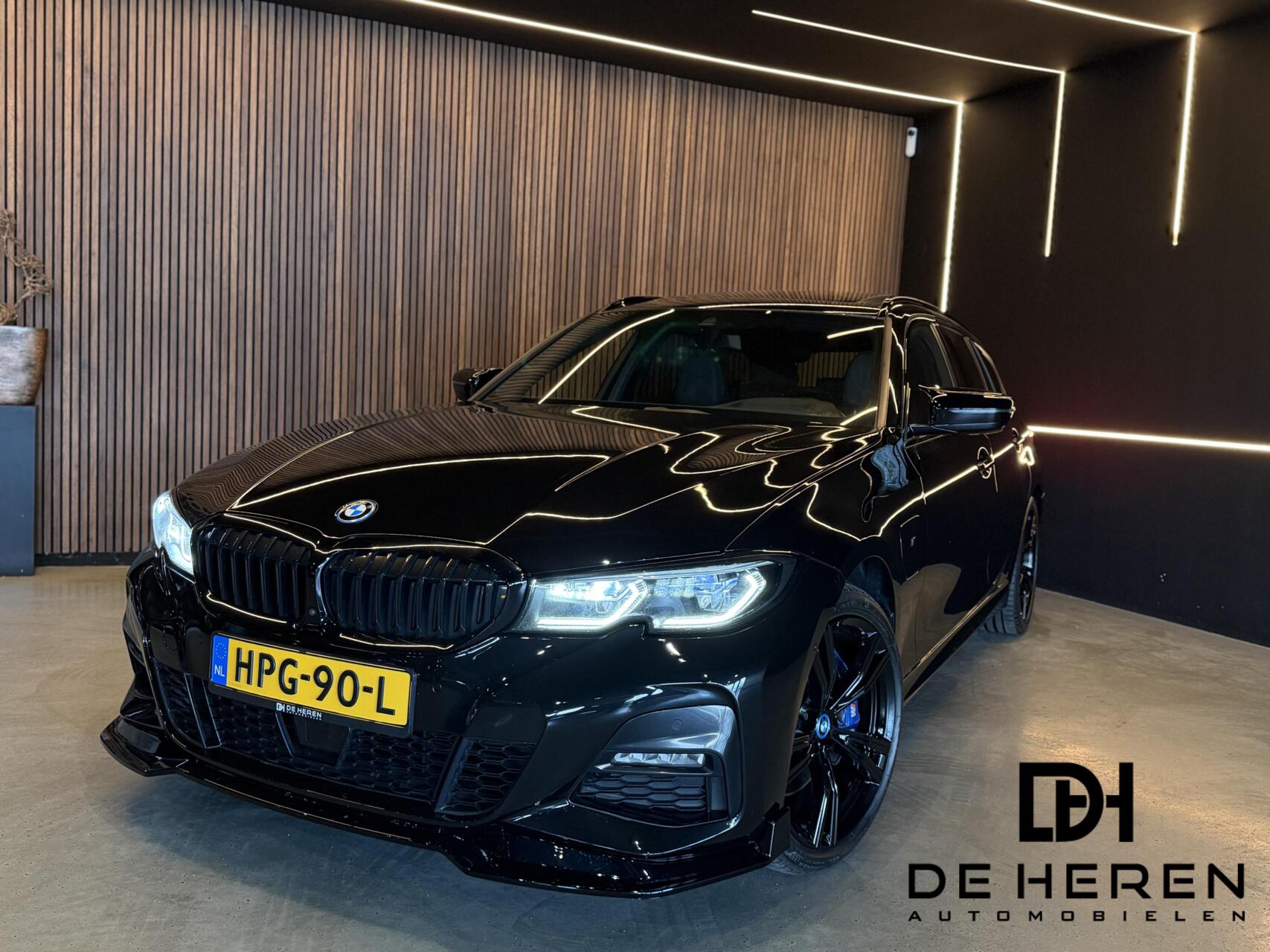 BMW 3-serie Touring 330e xDrive High Executive 2022 - voorkant