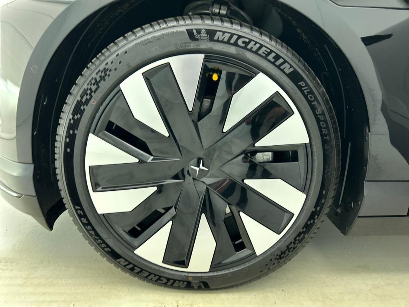 Foto van Polestar 4
