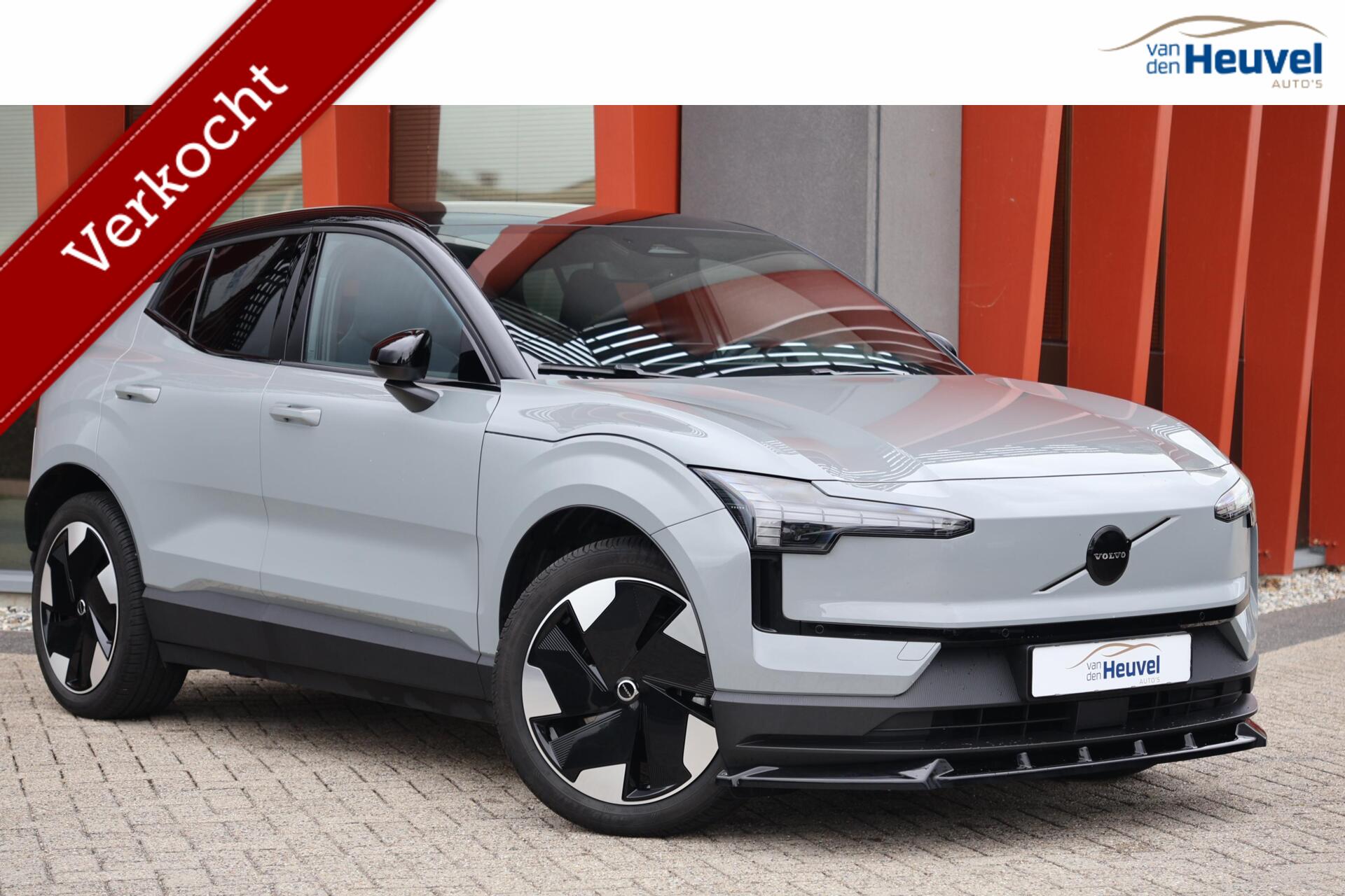 Volvo Ex30 Single Motor Extended Range Plus 69 kWh | Stoelverwarming| Trekhaak | H&K | Pilot Assist | BLIS |Keyless 2025 - voorkant