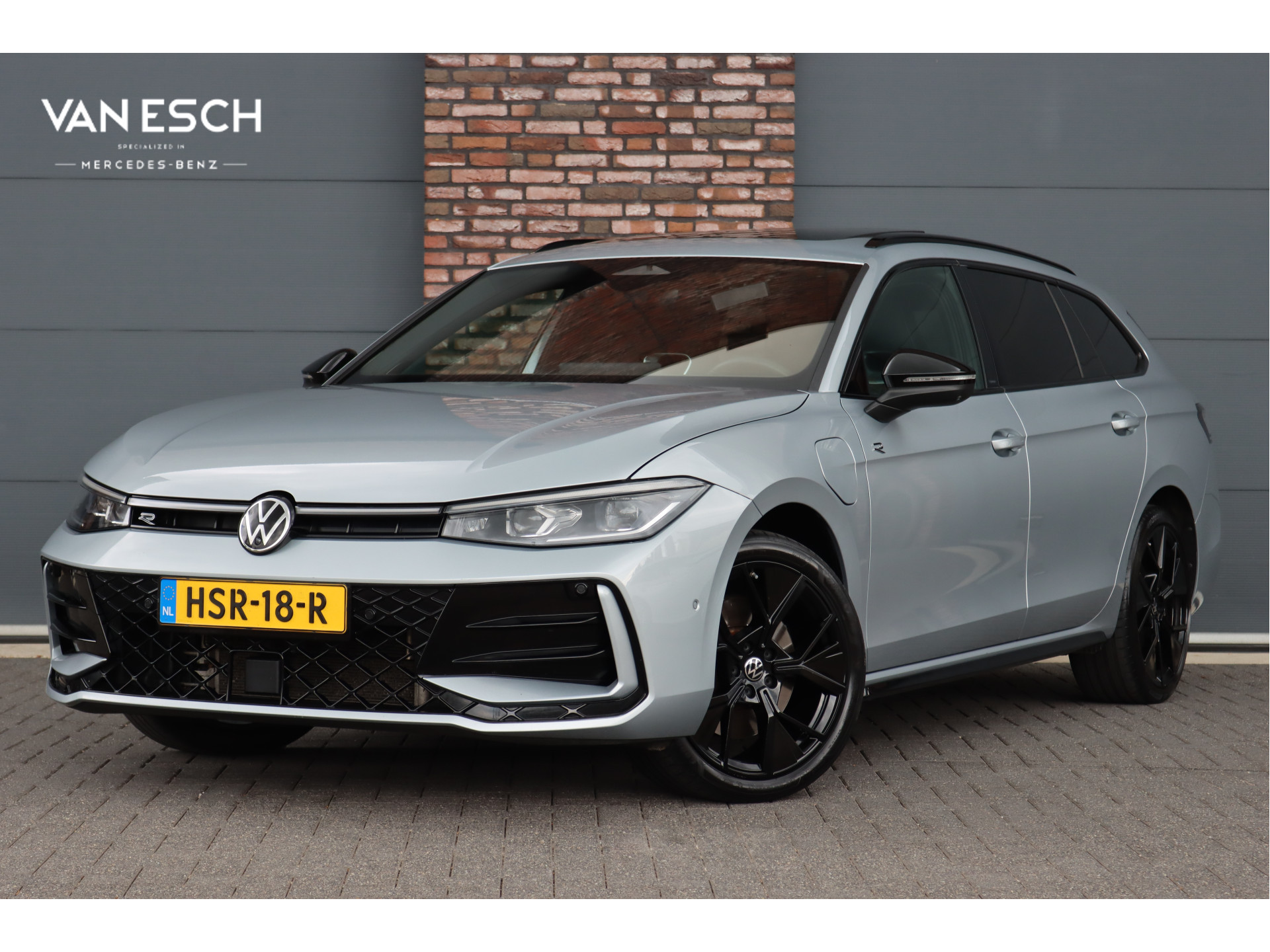 Volkswagen Passat 1.5 eHybrid R-Line Edition | 2024 - voorkant