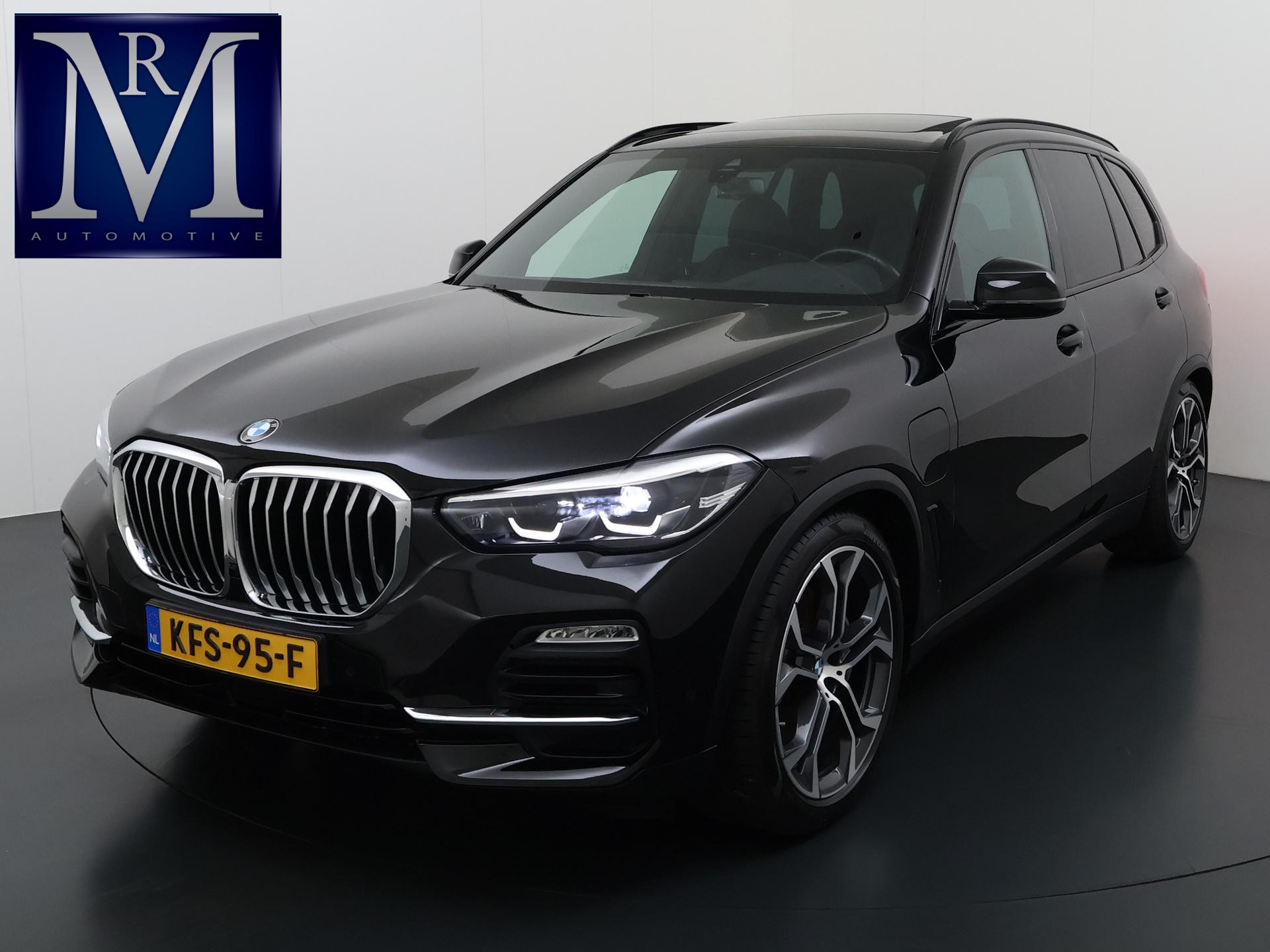BMW X5 xDrive45e High Executive 2021 - voorkant