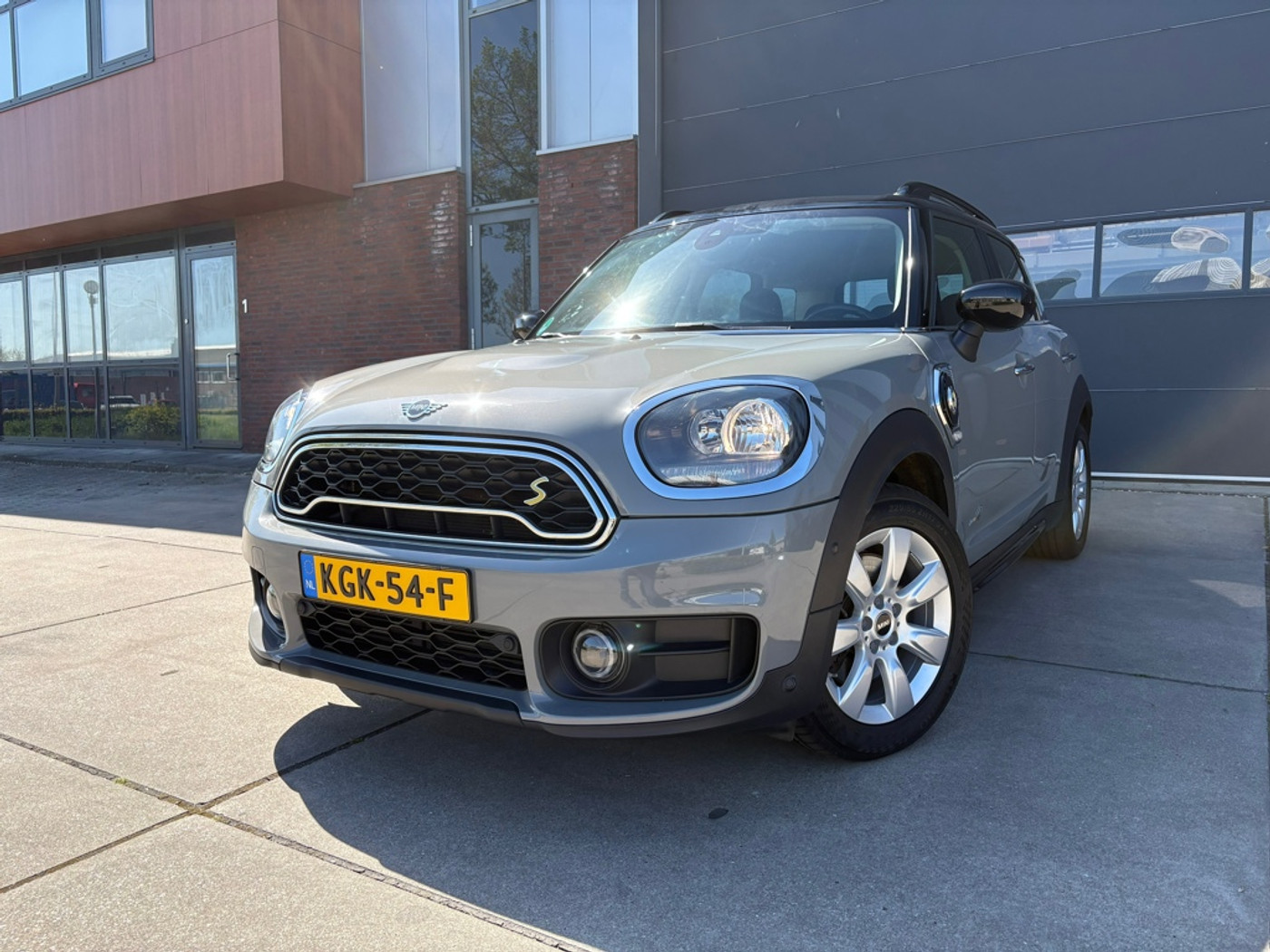 Mini Countryman Cooper Se All4 1.5 Cooper S E ALL4 Chili Plug in Hybride* Automaat* Climat* zeer mooie kleur stelling 2020 - voorkant