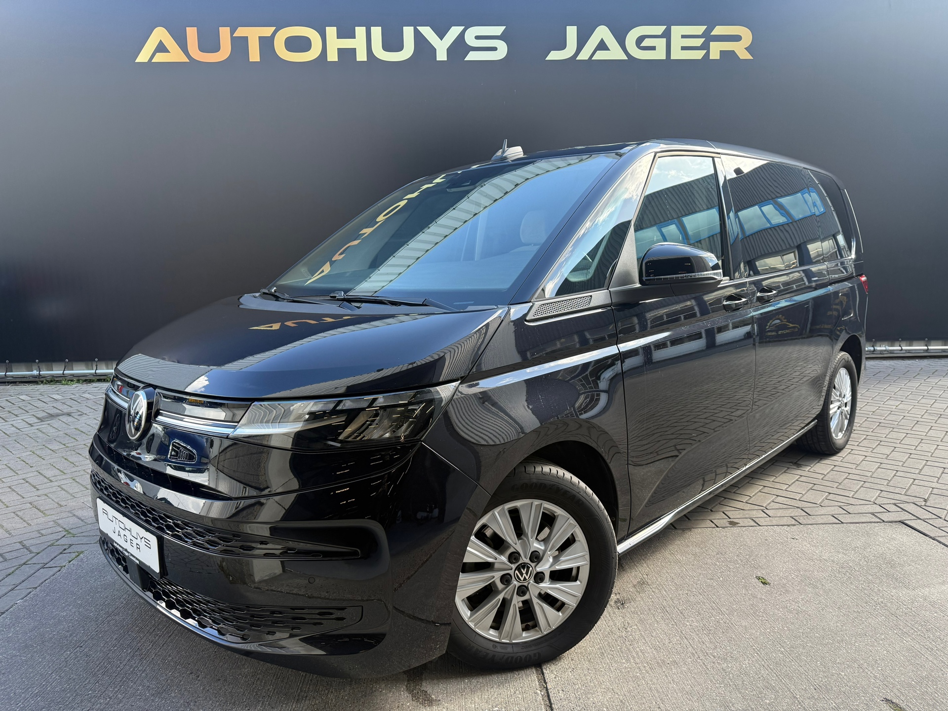 Volkswagen Multivan 1.4 eHybrid L1H1 Life 7Persoons 2023 - voorkant