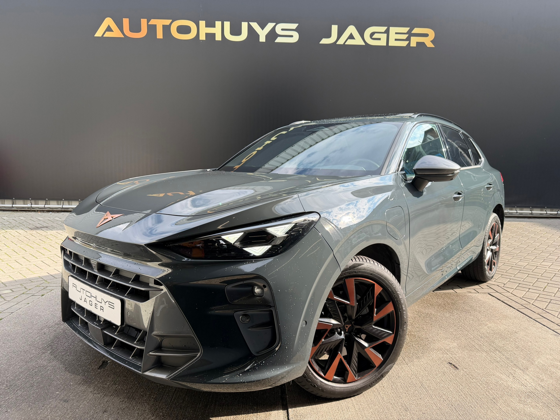 Cupra Terramar 1.5 TSI e-Hybrid VZ Performance Pano Keyless Camera 360 Sfeer Carplay Vol! 2025 - voorkant