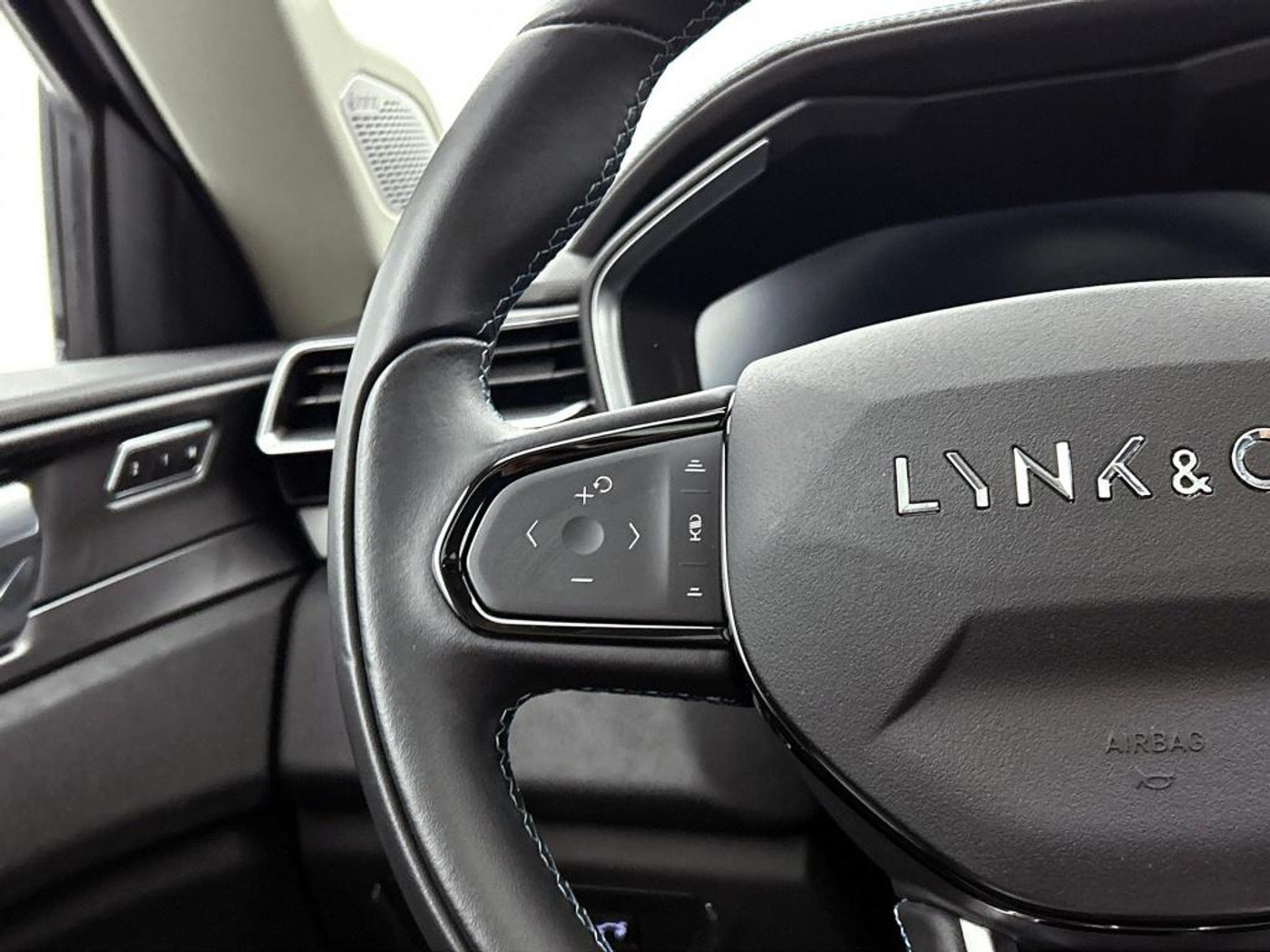 Foto van Lynk&co LYNK & Co 01