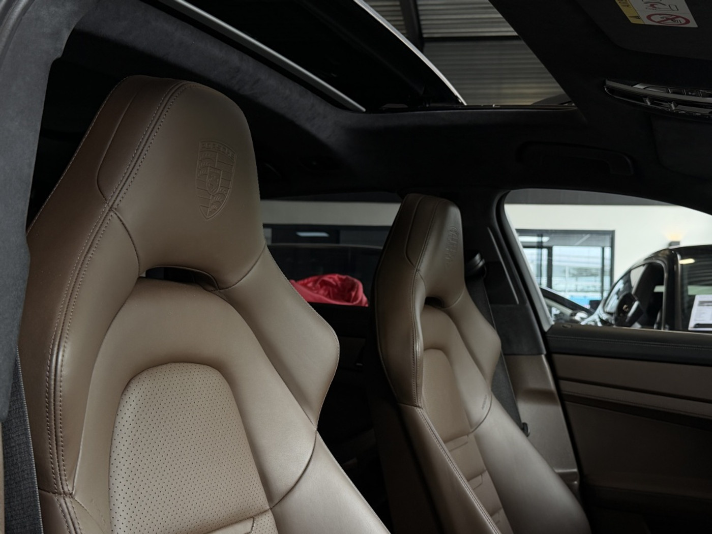 Foto van Porsche Panamera 4 E-hybrid