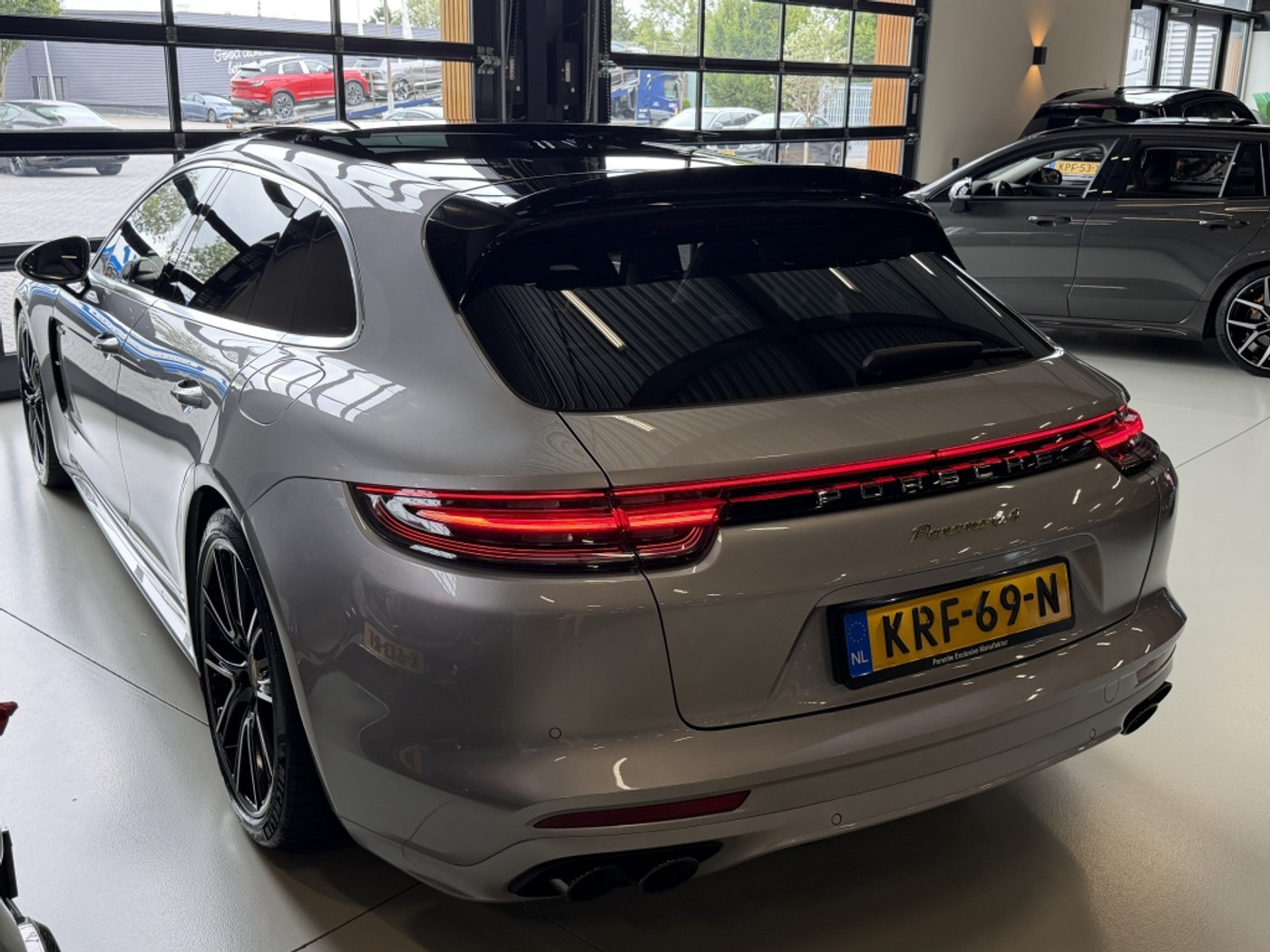 Foto van Porsche Panamera 4 E-hybrid