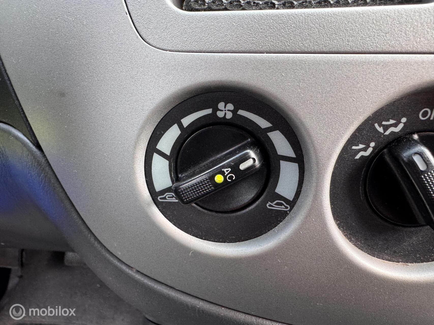 Foto van Mazda Mazda Tribute