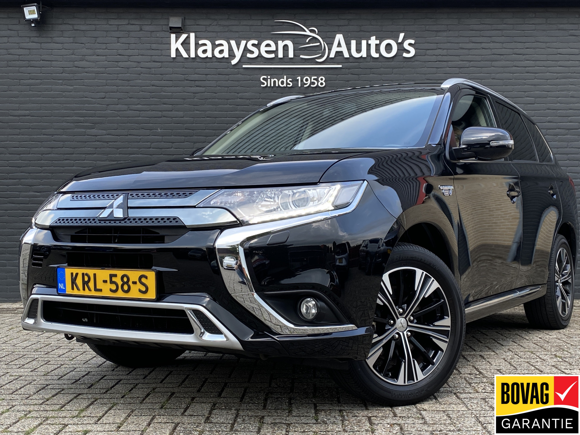 Mitsubishi Mitsubishi Outlander 2.4 PHEV Intense+ 4WD 225 pk AUT. | 1e eigenaar | navigatie | trekhaak | elektr. v. stoel | carplay | alcantara 2021 - voorkant