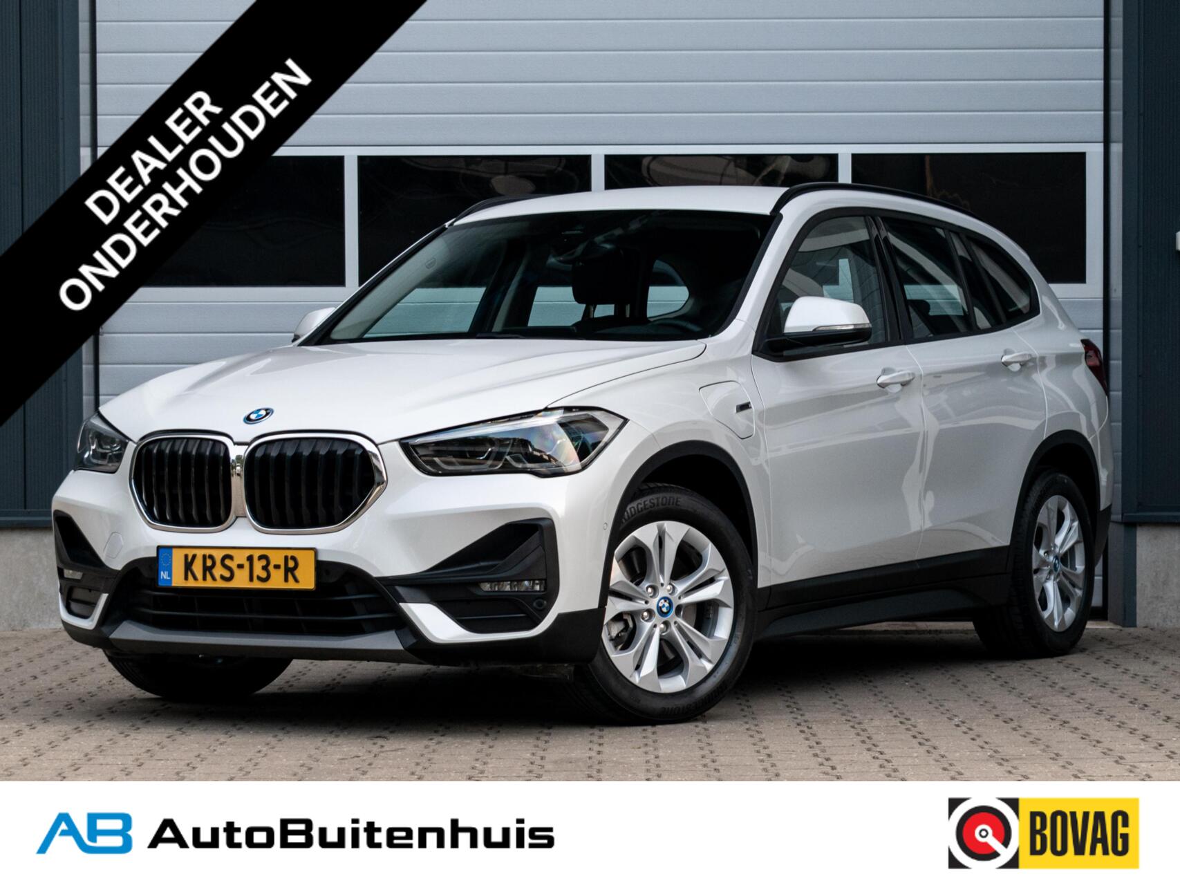 BMW X1 xDrive25e High Executive|1e EIGENAAR|ELEK.KLEP|TREKHAAK|HEAD-UP|STOELVERWARMING 2022 - voorkant