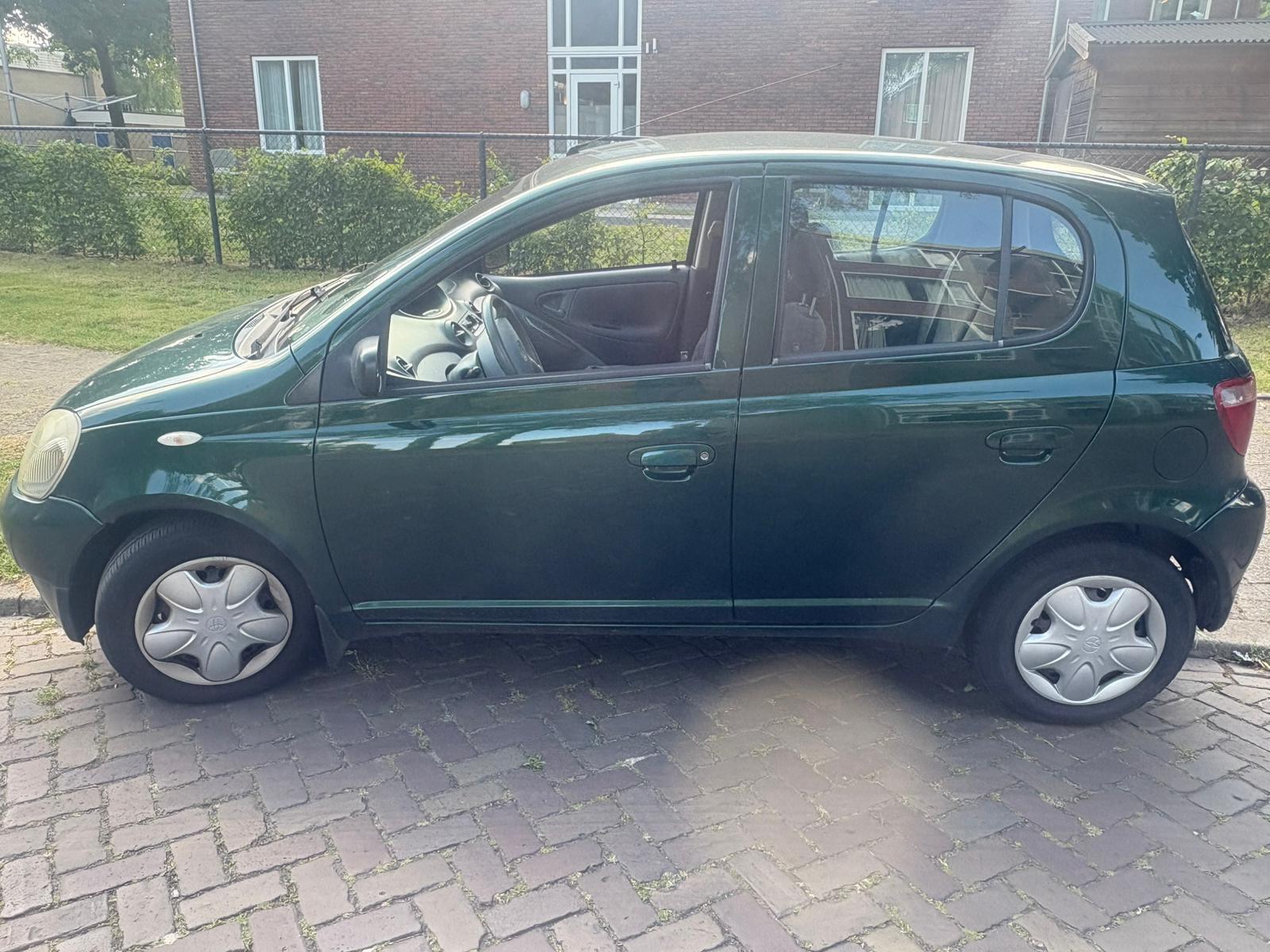 Toyota Toyota Yaris 1.3-16V VVT-i Sol 2001 - voorkant