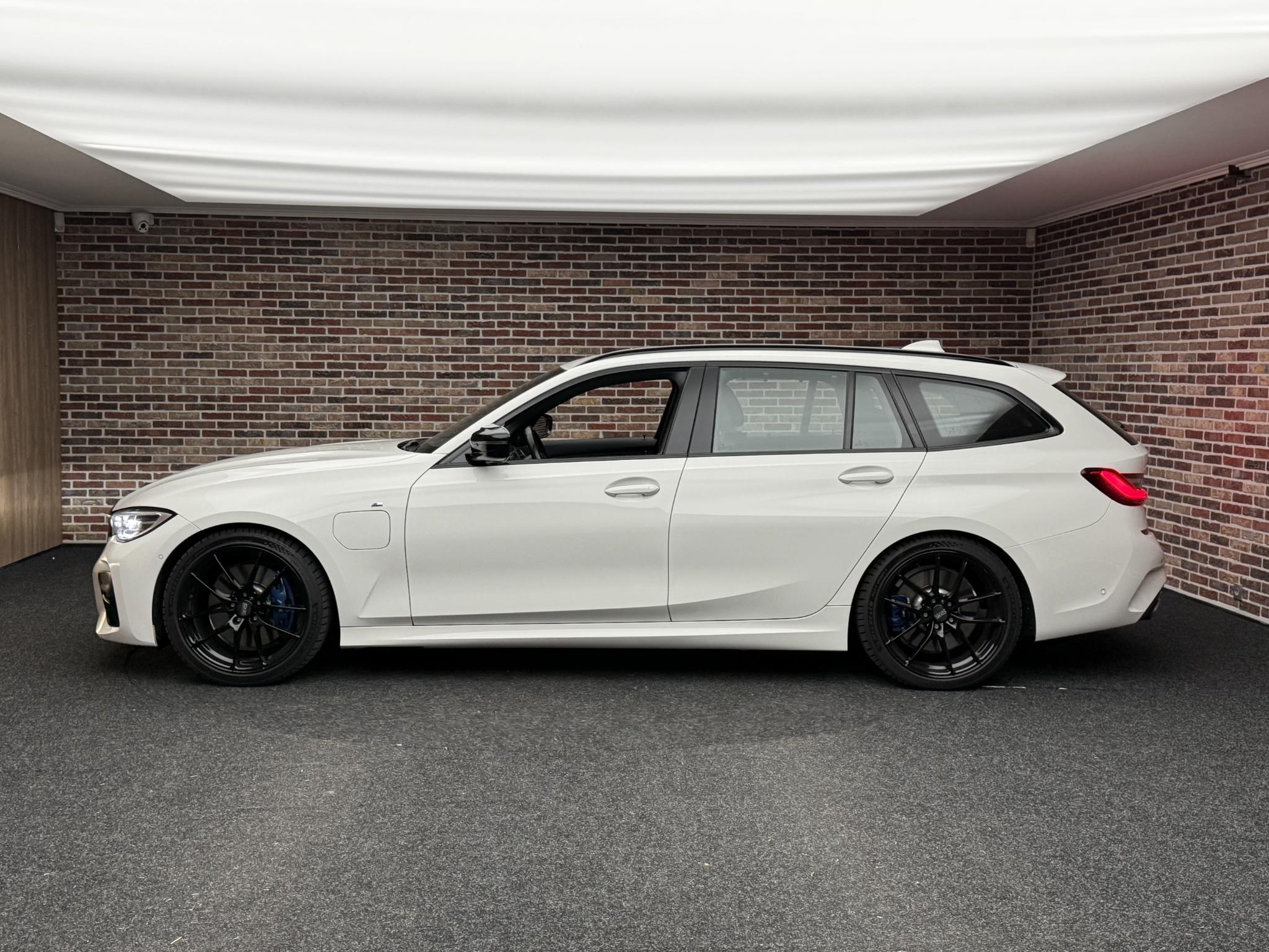 Foto van BMW 330e