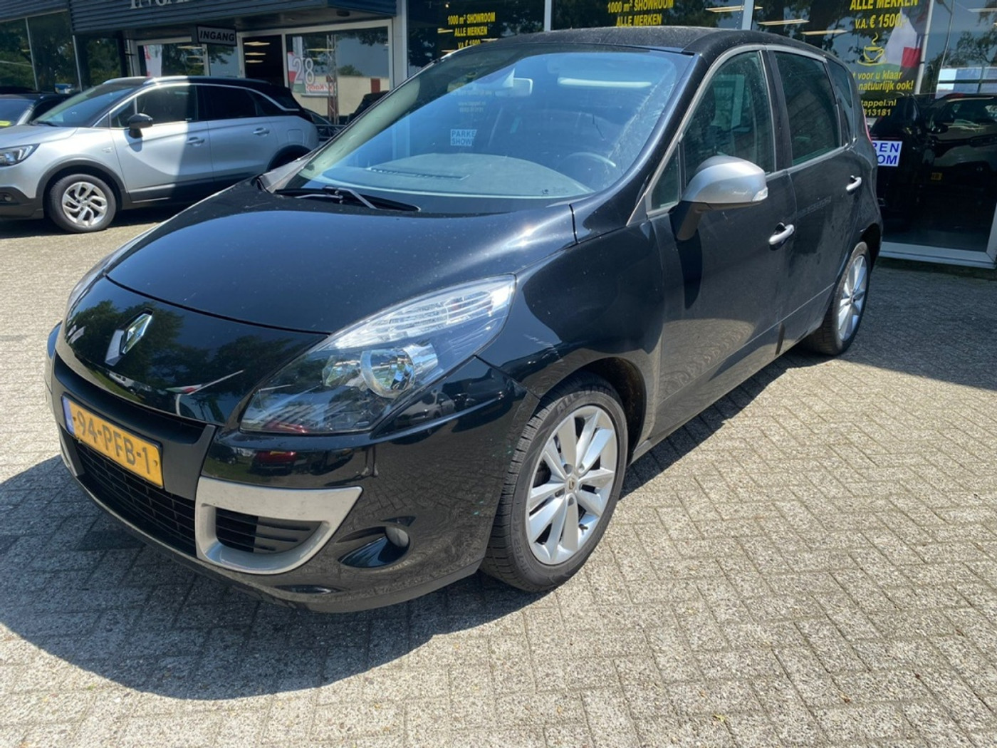 Renault Scénic 1.6 Celsium 2011 - voorkant