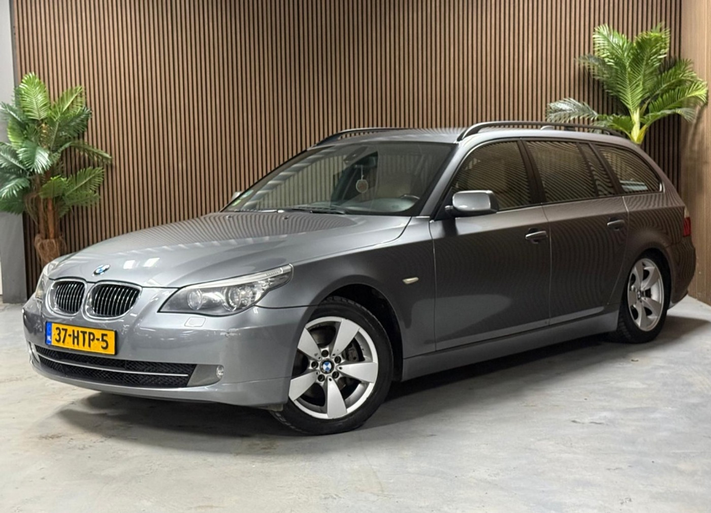 BMW 5er Reihe 523i Bns Edition II achter luchtvering kapot 2009 - voorkant