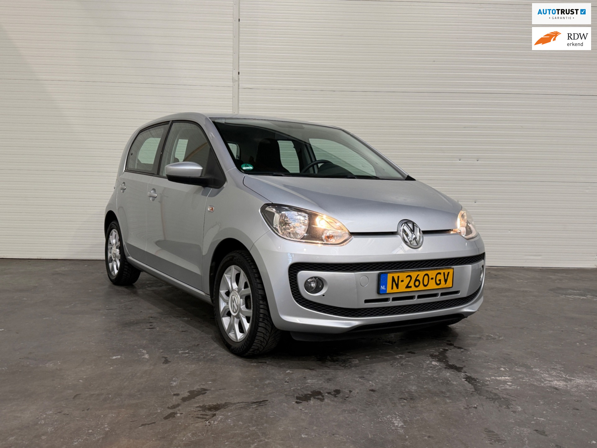 Volkswagen Up 1.0 high up! Airco / Stoelverwarming / 15 inch LMV 2013 - voorkant