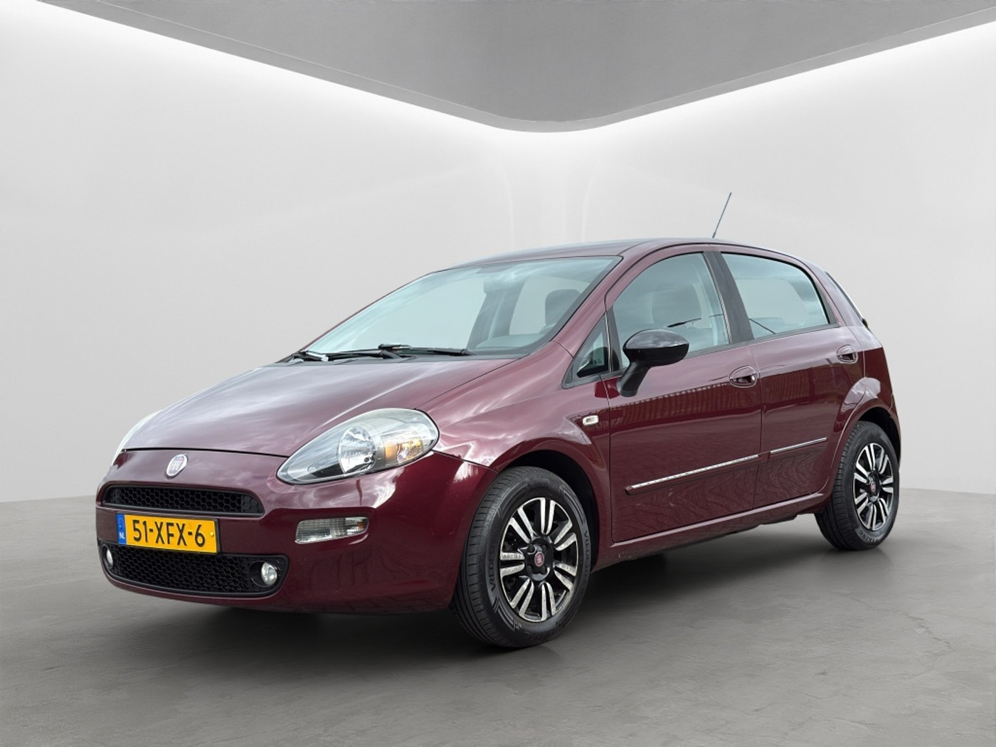 Fiat Fiat Punto 0.9 TwinAir Easy NL Auto Clima LM velgen 2012 - voorkant