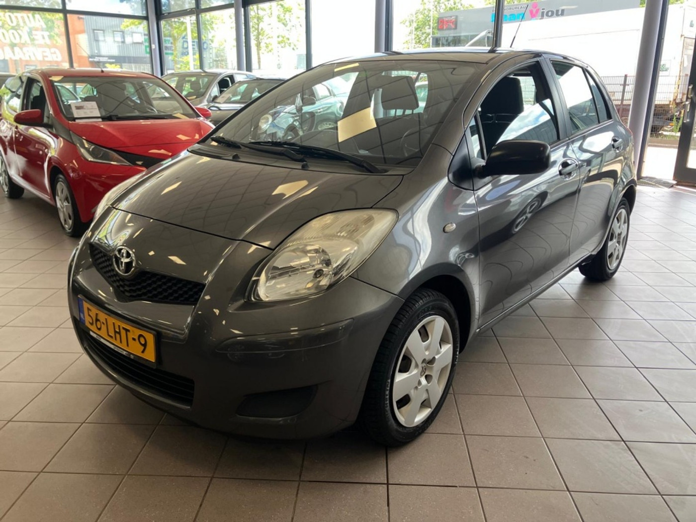 Toyota Toyota Yaris 1.3 VVTi Comfort AIRCO APK 4-27 148 DKM BJ 2010 !!! 2010 - voorkant