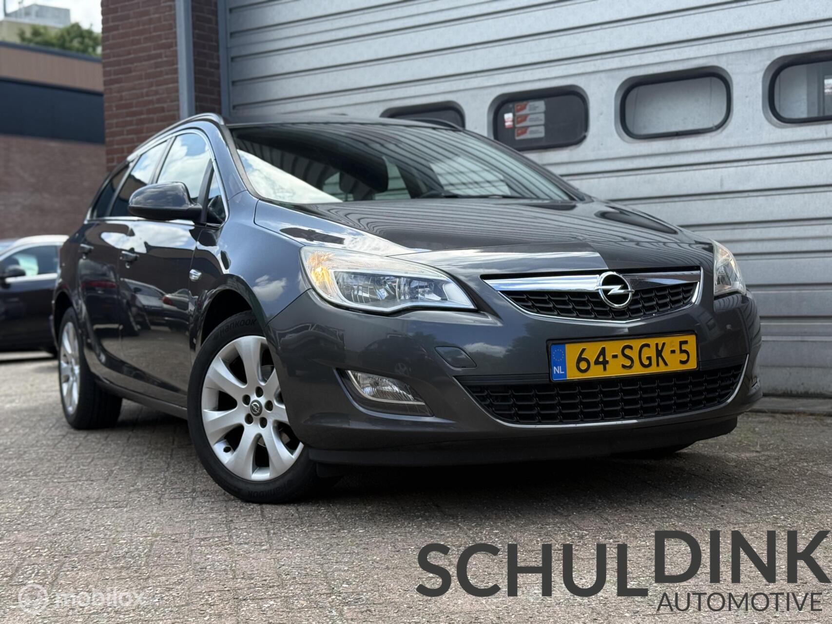 Opel Astra Sports Tourer 1.4 Turbo Edition AIRCO|TREKHAAK 2011 - voorkant