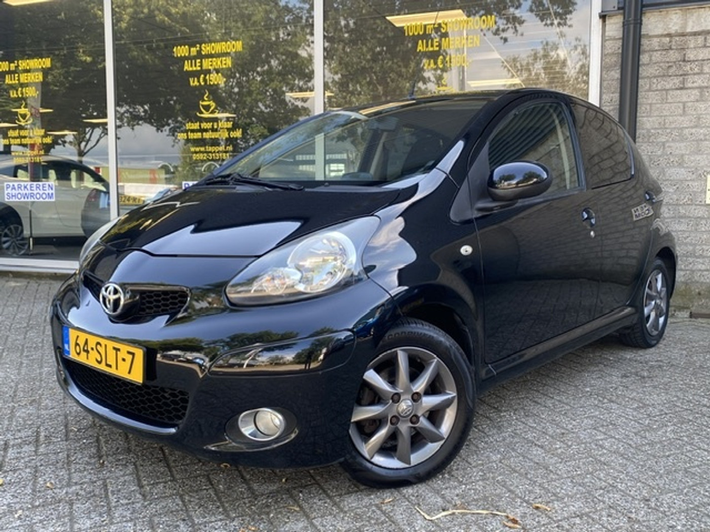 Toyota Toyota Aygo 1.0-12V Dyn. Nav. 2011 - voorkant