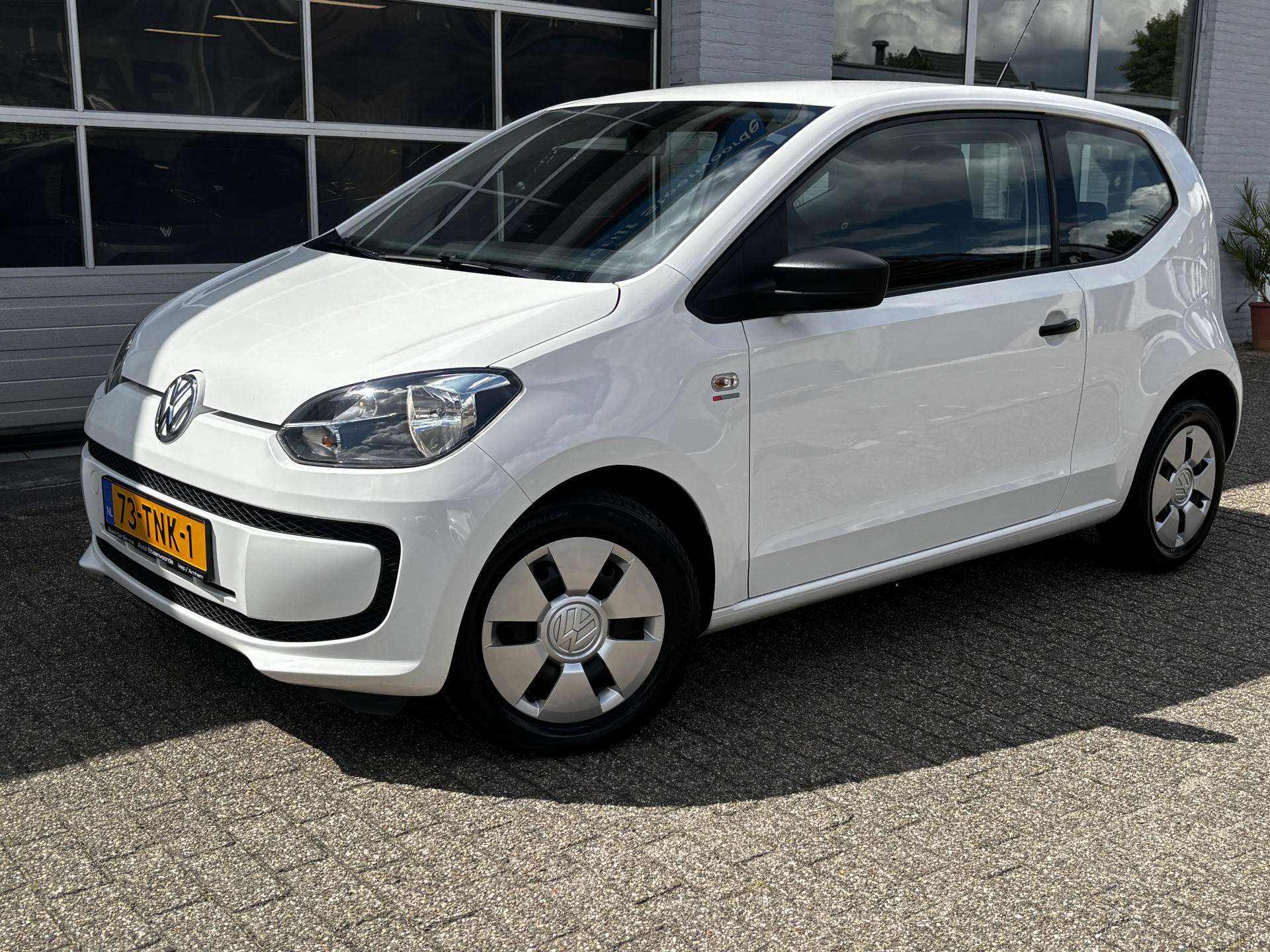 Volkswagen Up 1.0 take up! Hele nette auto 2012 - voorkant