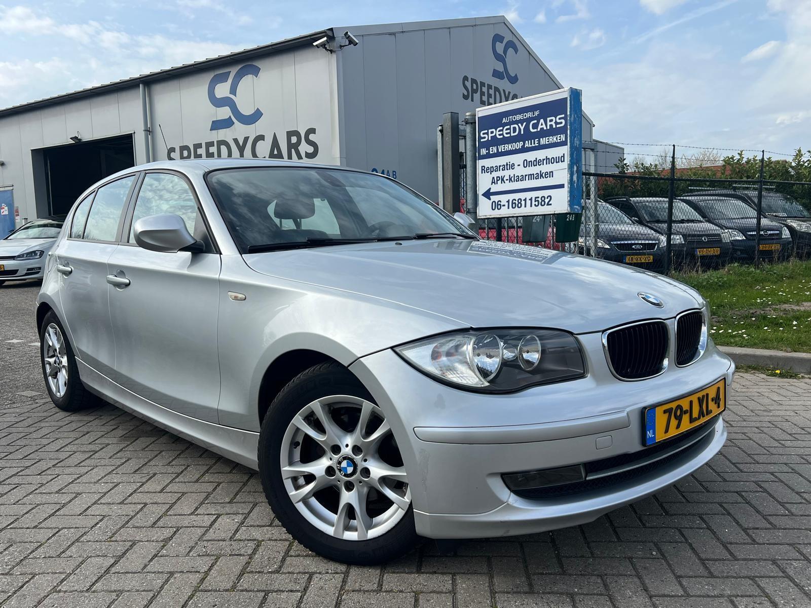 BMW 1er Reihe 116i High Executive 5DRS 2010 Leer Clima 2010 - voorkant