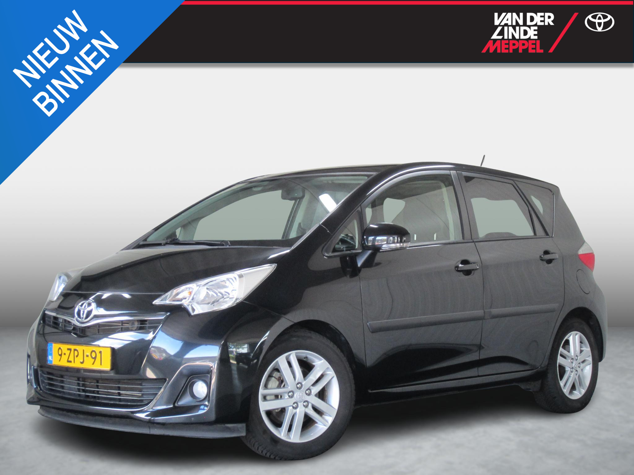 Toyota Toyota Verso-s 1.3 VVT-i Dynamic Trekhaak Panorama Navi 2015 - voorkant