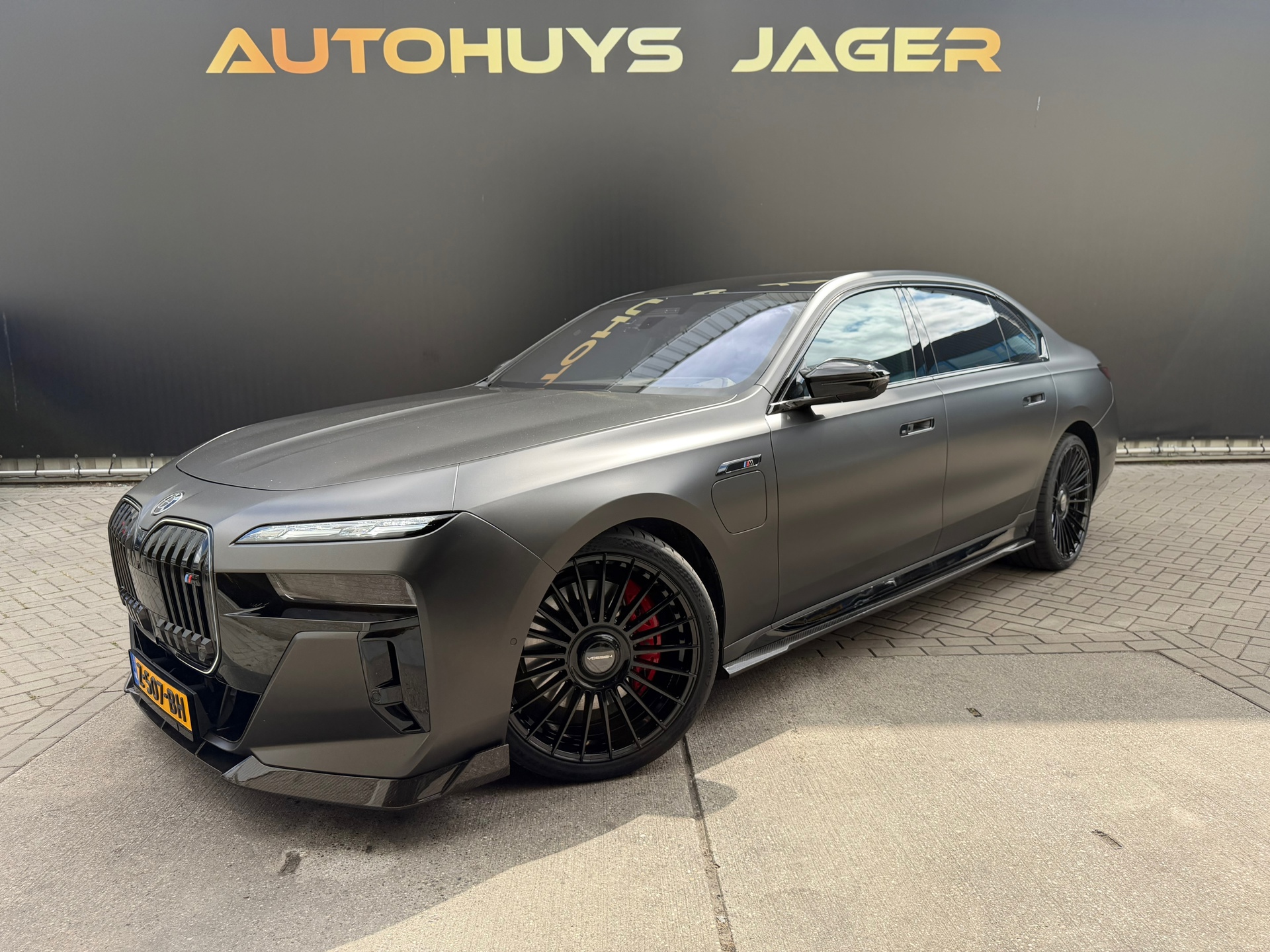 BMW 7-serie M760e xDrive 2024 - voorkant