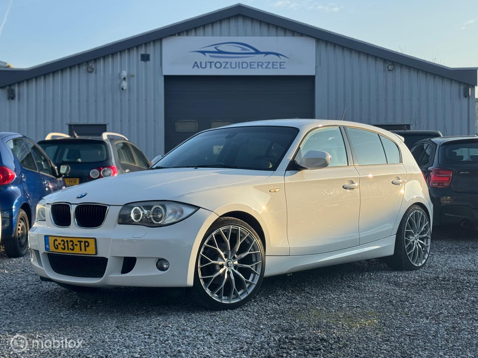 BMW 1er Reihe 116i m pakket 19 inch vol opties 2010 - voorkant