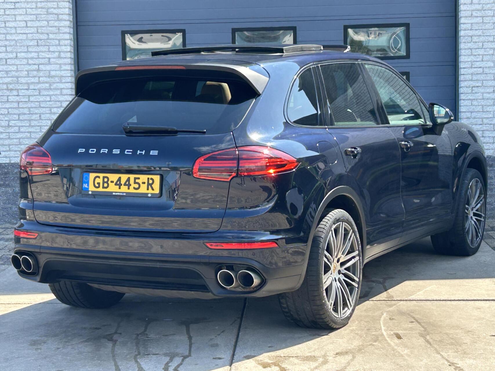 Foto van Porsche Cayenne S E-hybrid