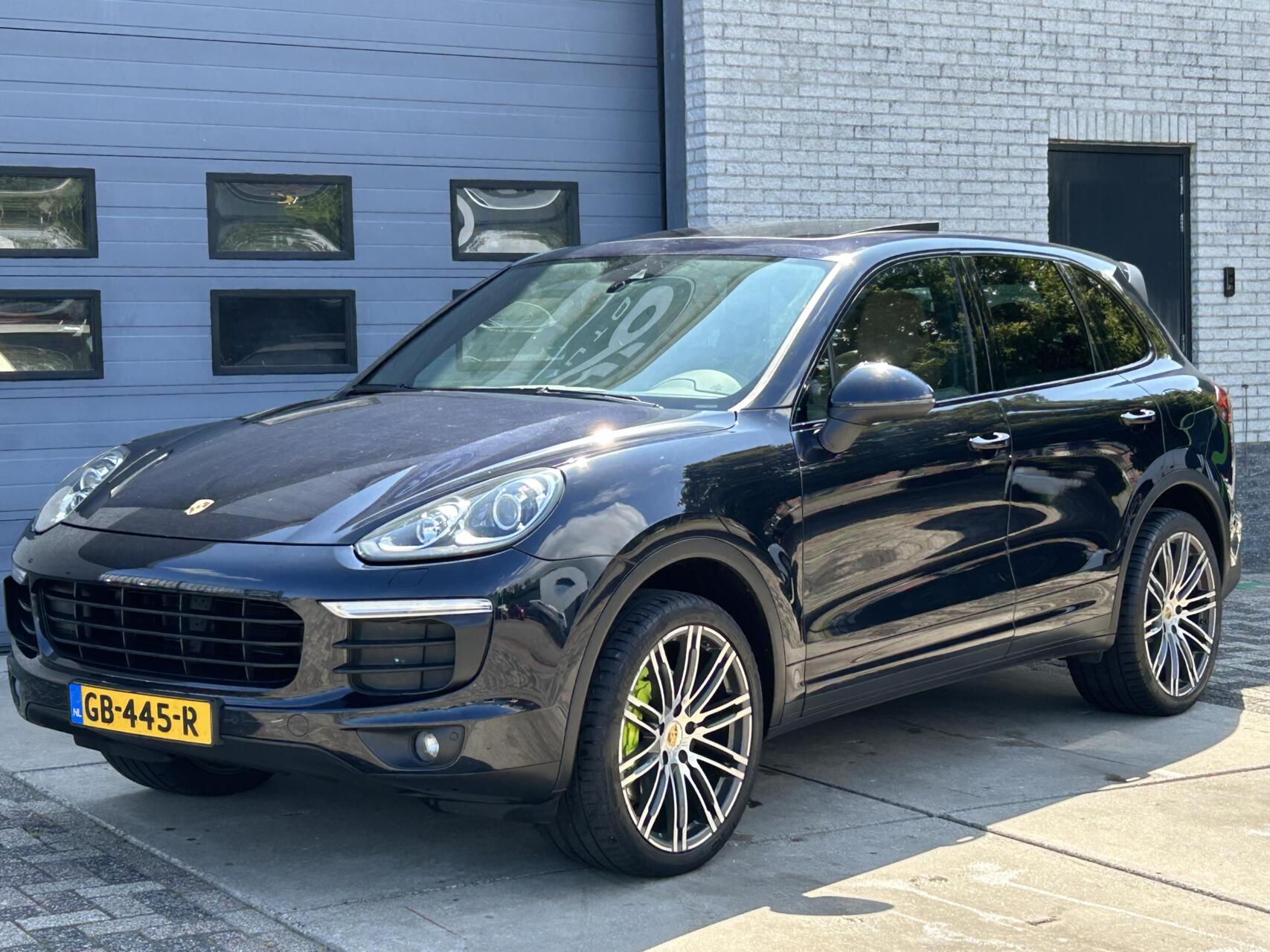 Foto van Porsche Cayenne S E-hybrid