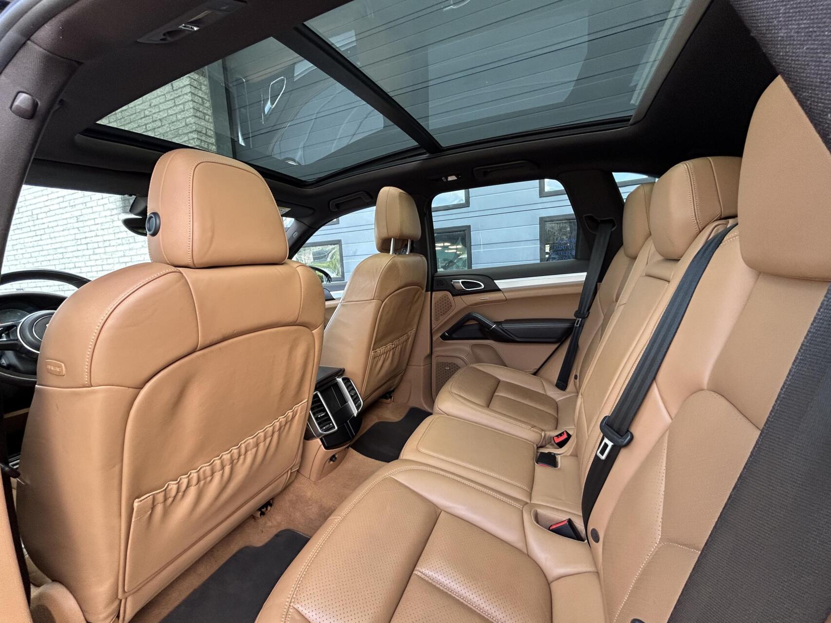 Foto van Porsche Cayenne S E-hybrid