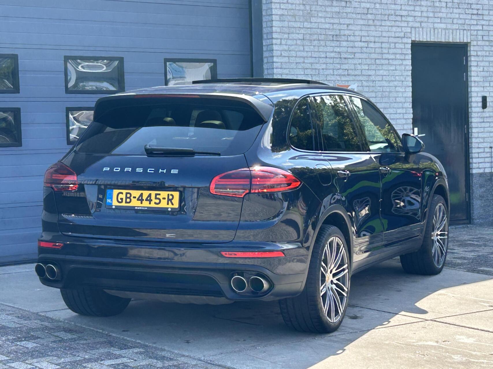 Foto van Porsche Cayenne S E-hybrid