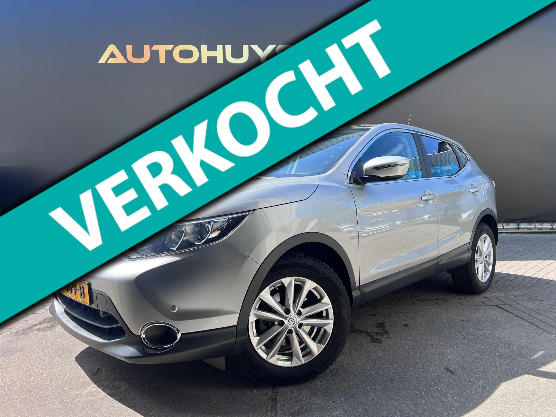 Nissan Nissan Qashqai 1.2 Connect Edition - Camera - Keyless - Pano 2015 - voorkant