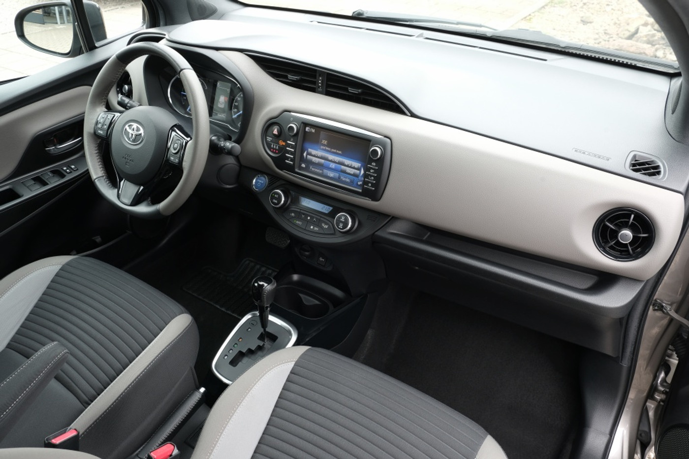 Foto van Toyota Toyota Yaris Hybrid