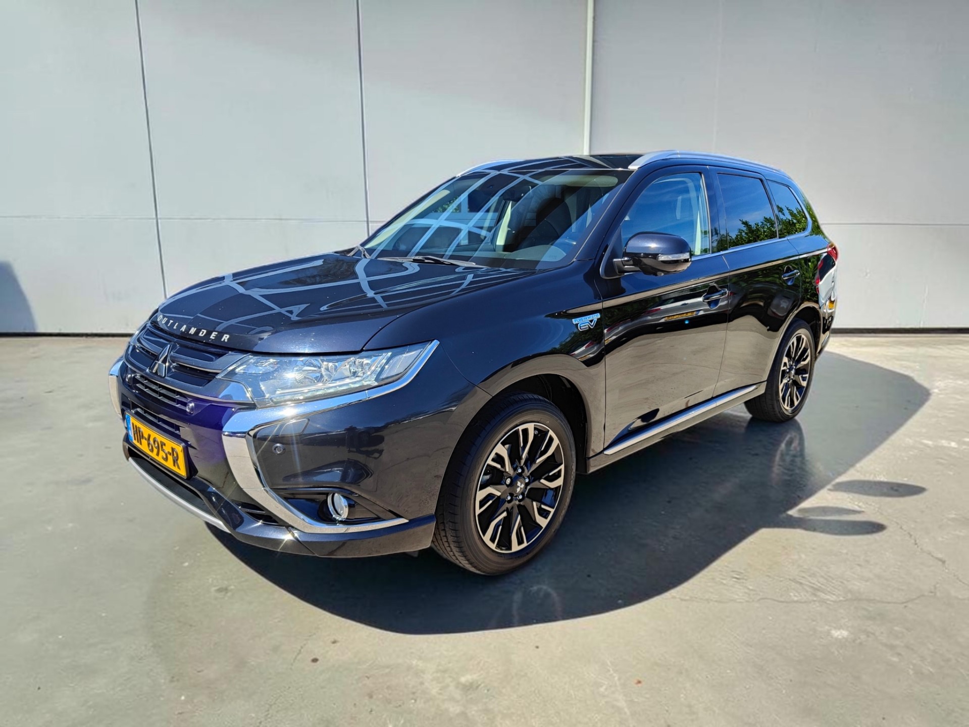 Mitsubishi Mitsubishi Outlander 2.0 PHEV instyle+ 4x4 2015 - voorkant