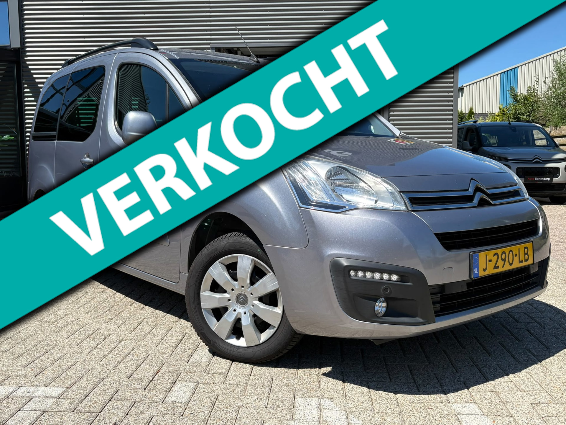 Citroen Berlingo 1.2 PureTech XTR CAMERA,TREKHAAK,NIEUWE-APK 2017 - voorkant