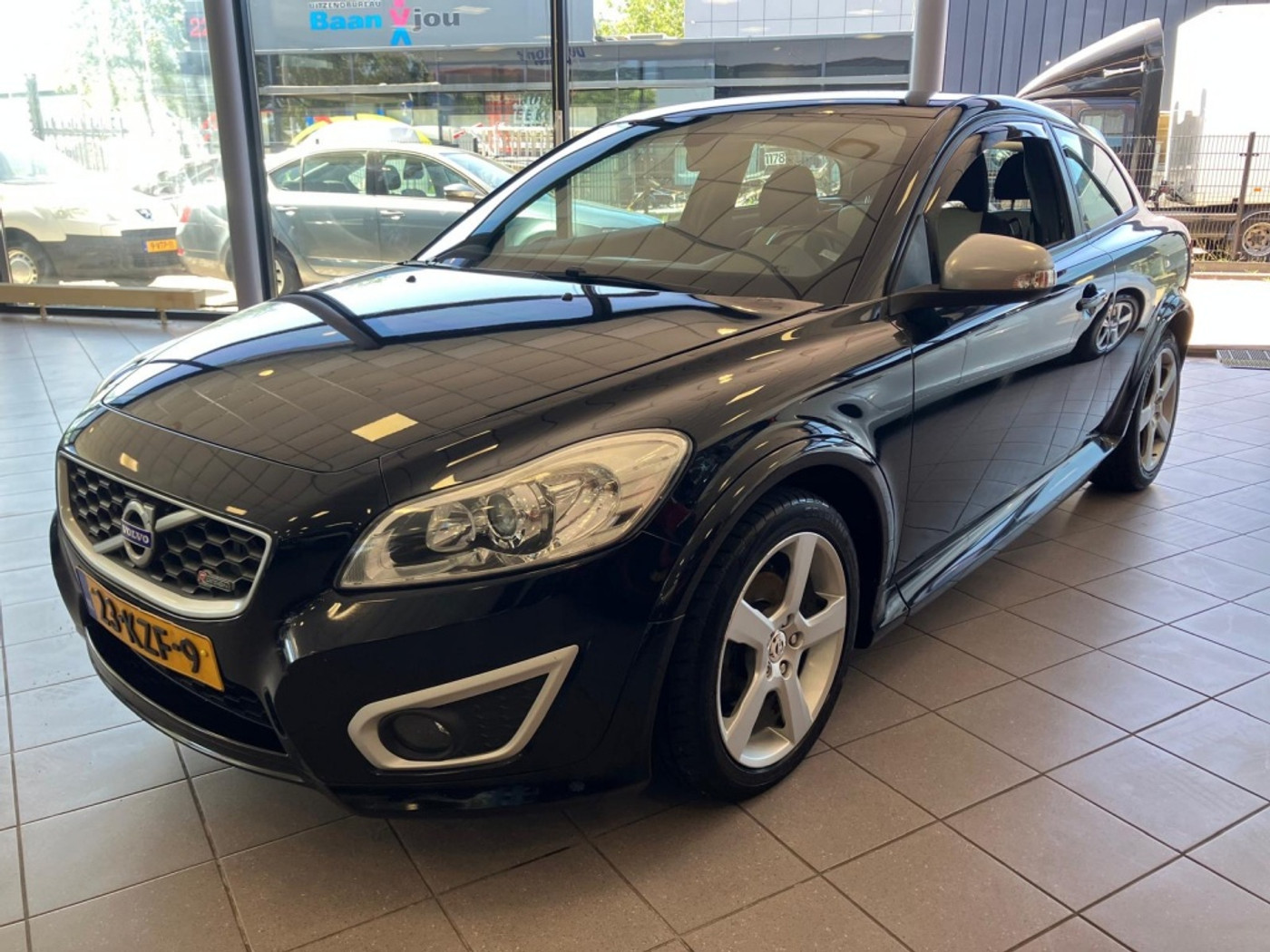 Volvo C30 2.0 R-Design NW APK 214 D KM BJ 2010 !!! 2010 - voorkant