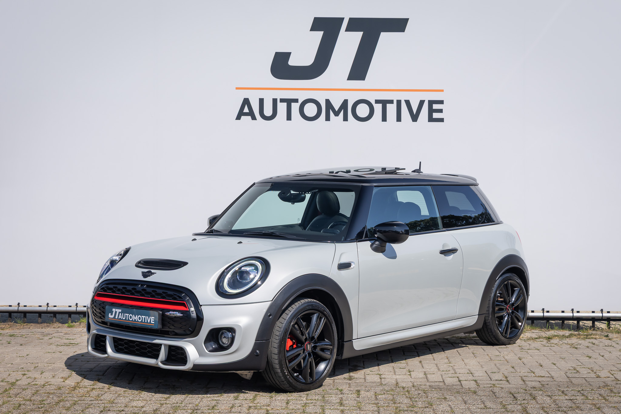 Mini Cooper S 2.0 Hamm nlauto jcw panoramadak harman cardon | camera | Digitaal dashboard | Stoelverwarming | Carplay  | cruise control 2021 - voorkant