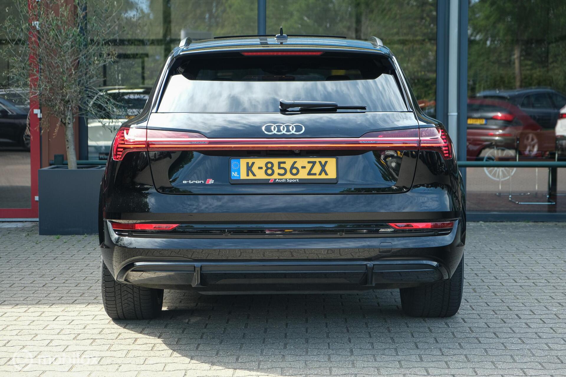 Foto van Audi E-tron S