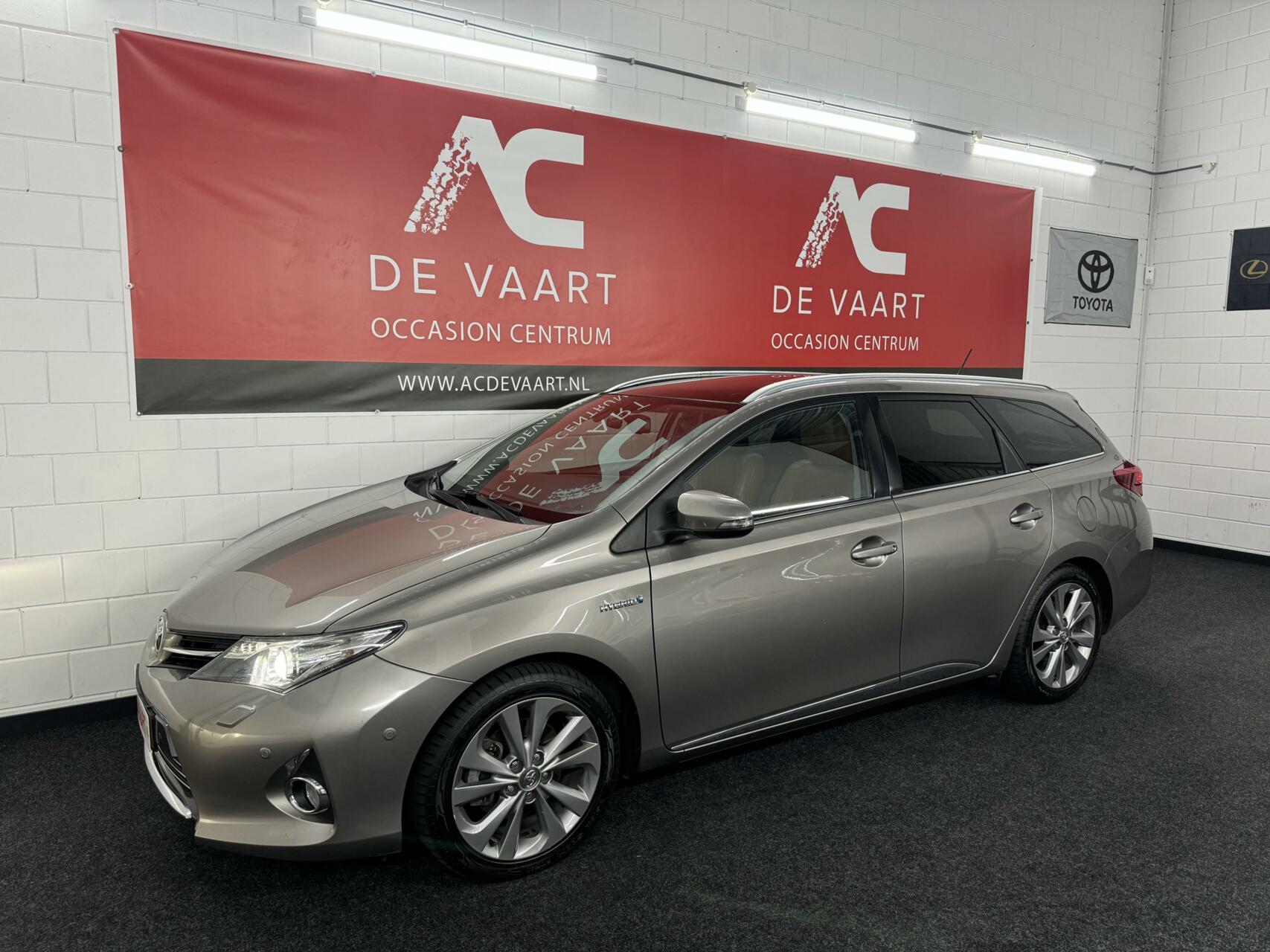 Toyota Auris 1.8 Hybrid Executive - VERKOCHT! 2013 - voorkant