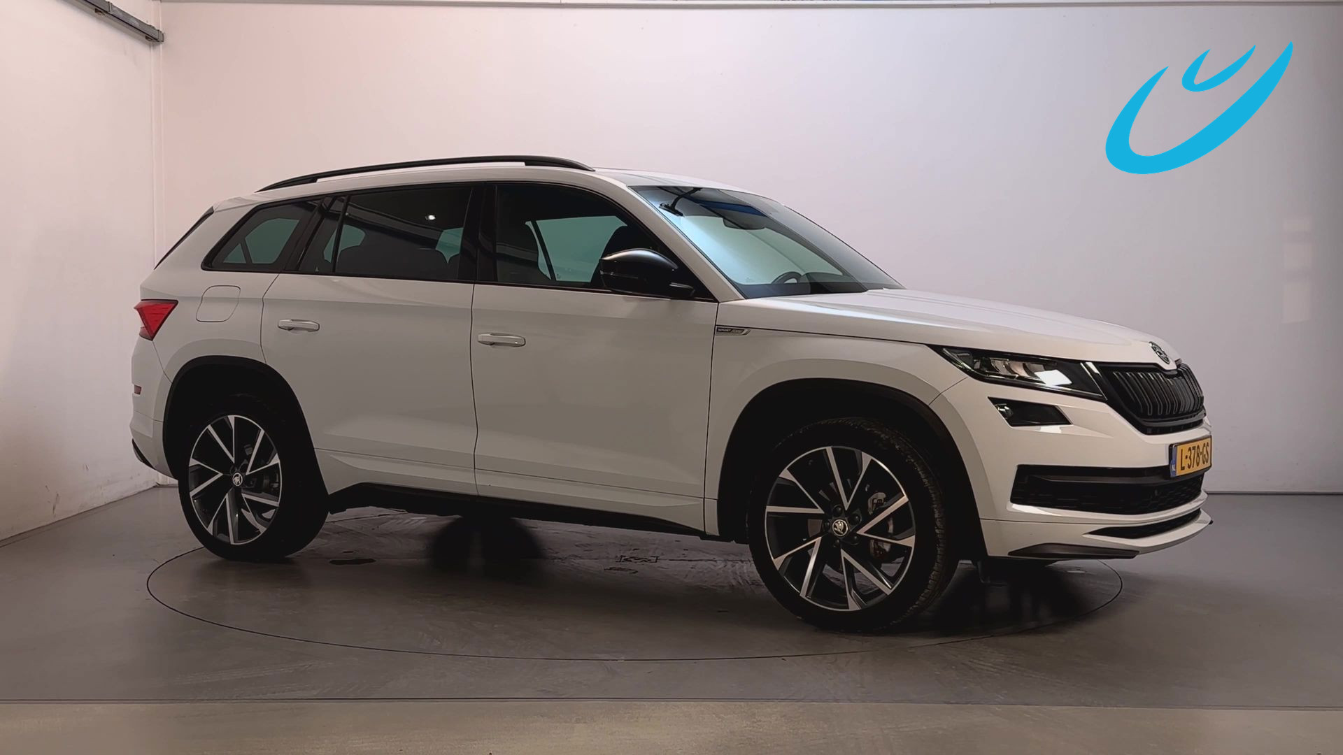 Skoda Kodiaq 1.5 TSI Sportline Business 7p. Panoramadak Alcantara Stoelverwarming Camera DAB+ 2021 - voorkant