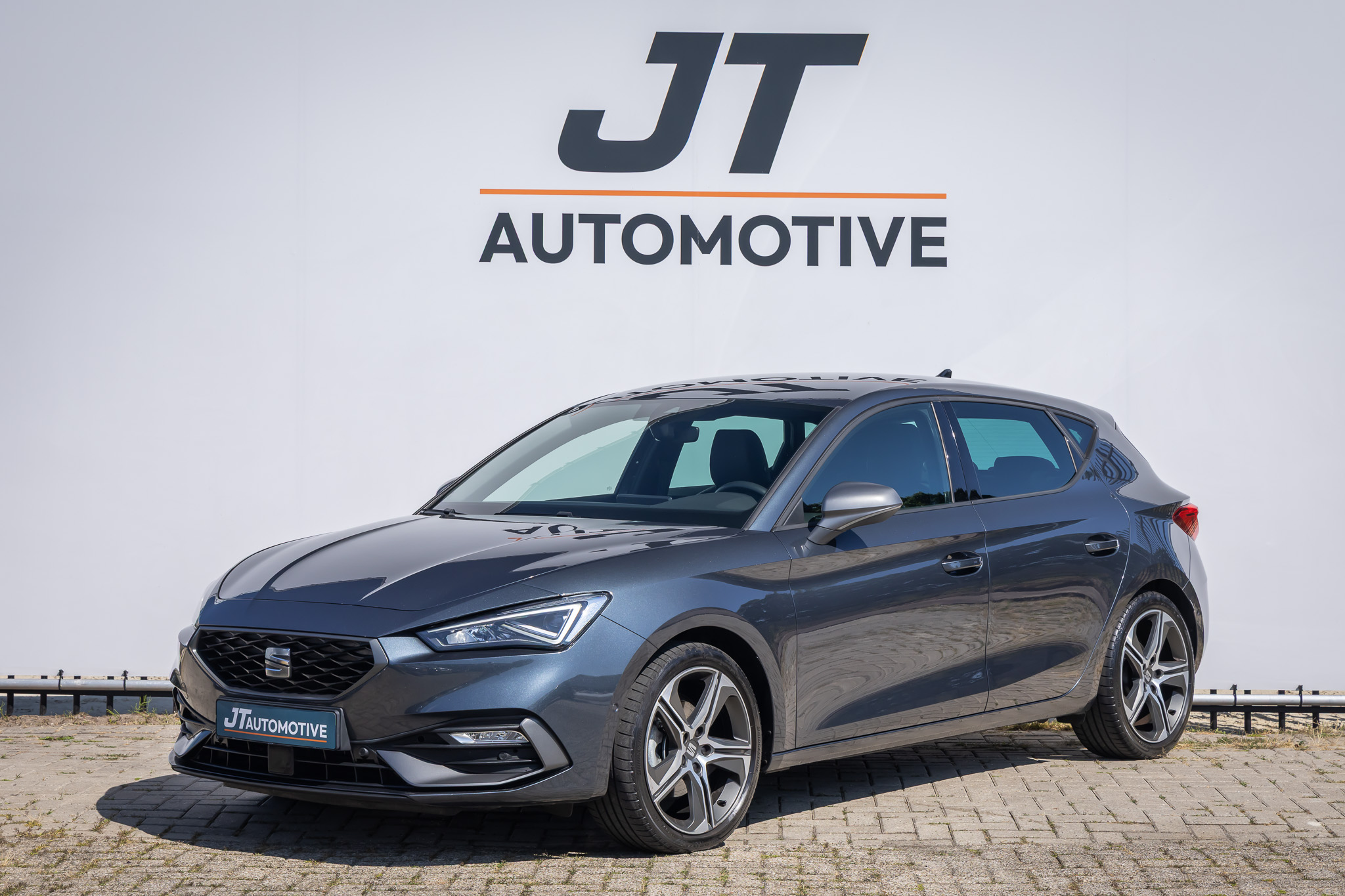 Seat Seat Leon 1.5 TSI FR nlauto | adaptive cruise | pdc | Carplay | stoelverwarming | dab | half ledere bekleding | stuurverwarming 2022 - voorkant